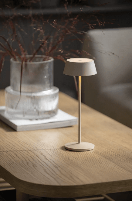 Hovedbilde Trend Collection Menton USB Bordlampe Matt Sand