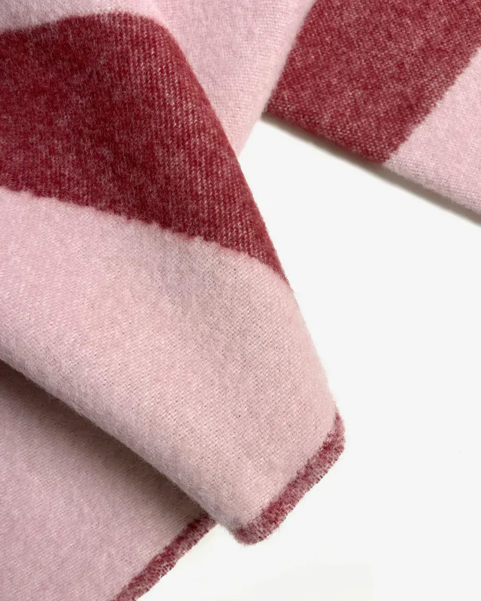 Maison Deux Swirl Pledd Rosa/Burgunder
