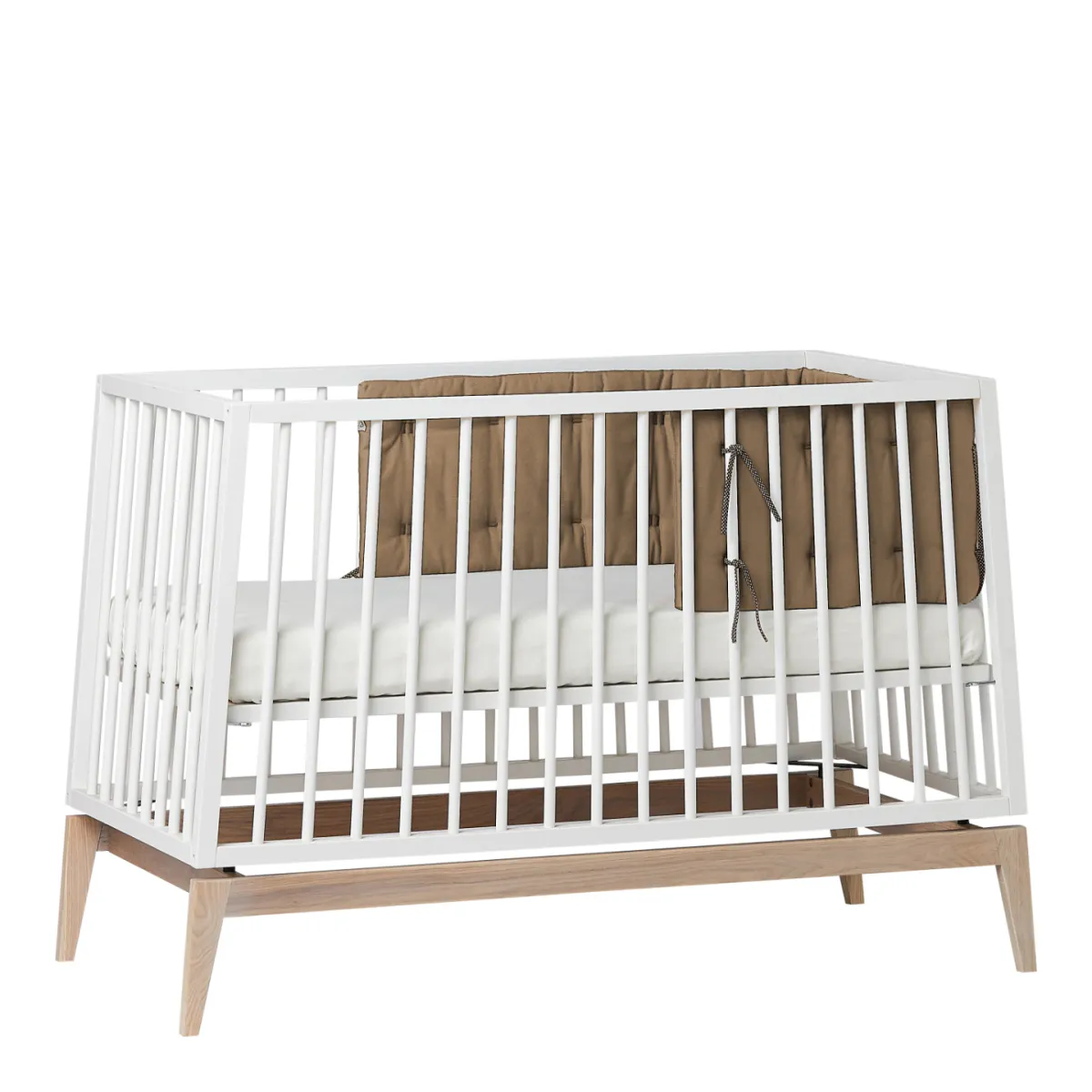 Leander Linea Kantbeskyttelse til Babyseng Mocca