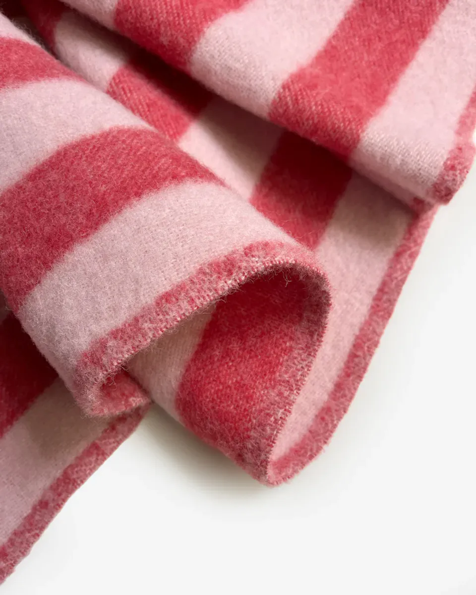 Maison Deux Candy Wrap Pledd Rosa/Rød